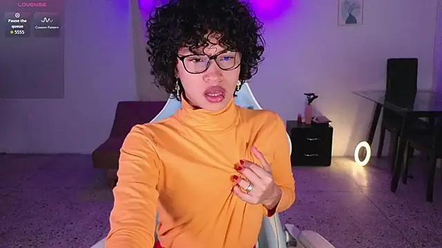 Snapshot of Peggy_Funn chatting on October 31, 2025, 11:44 pm Peggy Funn online show from October 31, 2025, 11:44 pm