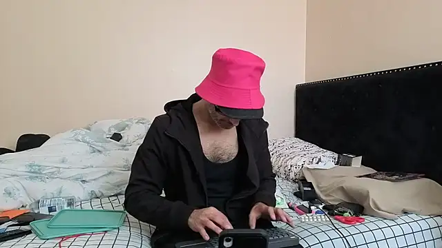 hailzeffn online show from October 29, 2025, 1:54 pm