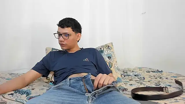 Snapshot of Diego-Monsalve chatting on February 5, 2026, 10:27 pm Diego-Monsalve online show from February 5, 2026, 10:27 pm