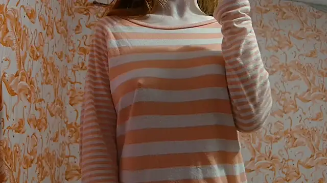 Snapshot of strawberrysmoothie chatting on October 27, 2025, 8:32 pm strawberrysmoothie online show from October 27, 2025, 8:32 pm