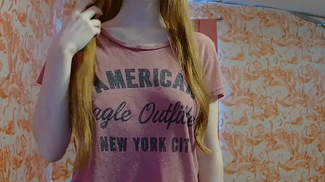 Snapshot of strawberrysmoothie chatting on November 26, 2025, 6:52 pm strawberrysmoothie online show from November 26, 2025, 6:52 pm