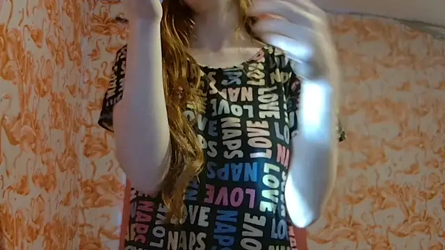 Snapshot of strawberrysmoothie chatting on November 6, 2025, 8:46 pm strawberrysmoothie online show from November 6, 2025, 8:46 pm