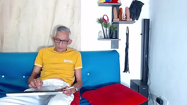 Leon hot X online show from October 12, 2025, 8:32 pm