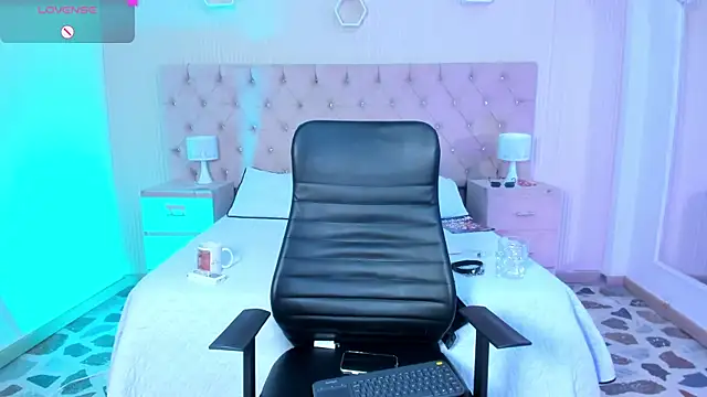 Snapshot of Agathaargent_ chatting on October 21, 2025, 8:58 am Agathaargent online show from October 21, 2025, 8:58 am