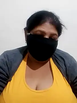 Snapshot of Shoni__ chatting on December 4, 2024, 5:49 pm Shoni online show from December 4, 2024, 5:49 pm