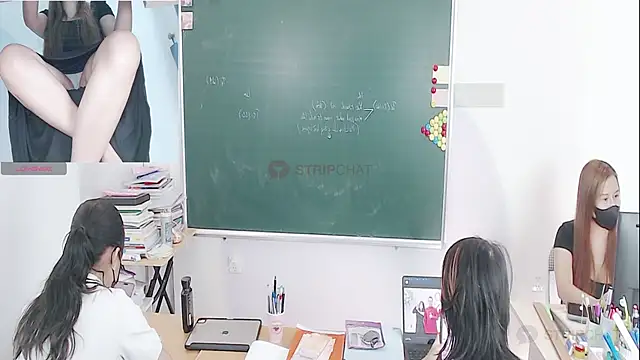 Snapshot of _Math_ chatting on October 28, 2025, 3:18 am Math online show from October 28, 2025, 3:18 am