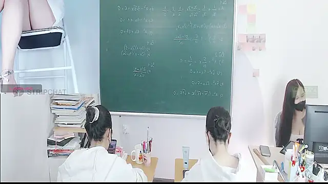 Snapshot of _Math_ chatting on November 20, 2025, 10:49 am Math online show from November 20, 2025, 10:49 am