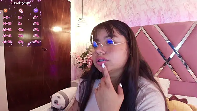 Miaa Smiith1 online show from March 18, 2025, 3:22 pm