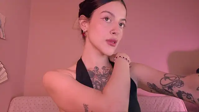 Snapshot of phoenix_xx chatting on June 4, 2026, 12:43 pm phoenix xx online show from June 4, 2026, 12:43 pm