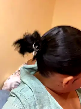 tiffany  rd  online show from November 6, 2025, 3:05 pm