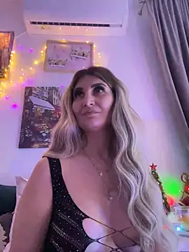 EvelynFrances online show from December 30, 2024, 8:15 pm