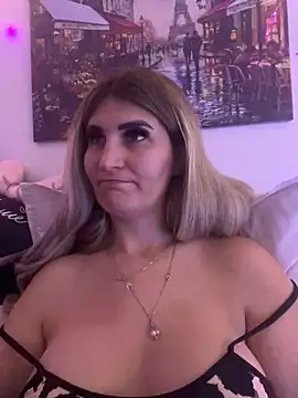 EvelynFrances online show from December 21, 2024, 12:16 pm