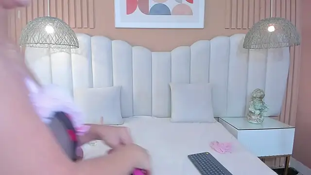 Sara Vanegas online show from March 31, 2026, 11:12 am