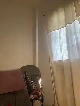 Snapshot of Roxanne_08 chatting on November 26, 2025, 8:53 pm Roxanne 08 online show from November 26, 2025, 8:53 pm