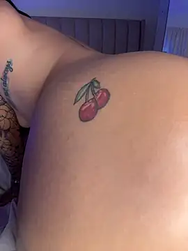 Snapshot of Roxanne_08 chatting on December 13, 2025, 8:04 pm Roxanne 08 online show from December 13, 2025, 8:04 pm