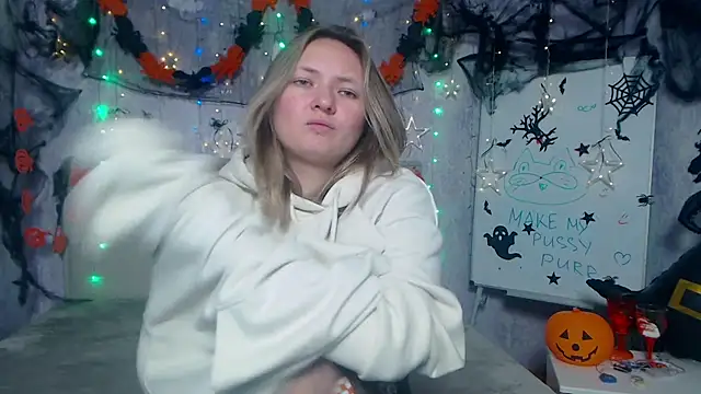 SallyVerda online show from November 4, 2025, 6:44 pm