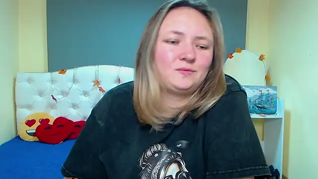 SallyVerda online show from November 18, 2025, 7:39 pm