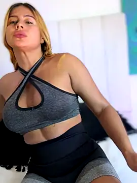 Amber Martins  online show from October 4, 2025, 12:01 am