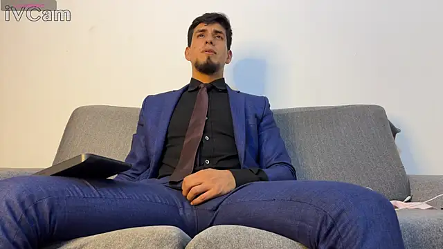 Tom blunt96 online show from April 14, 2026, 11:10 pm