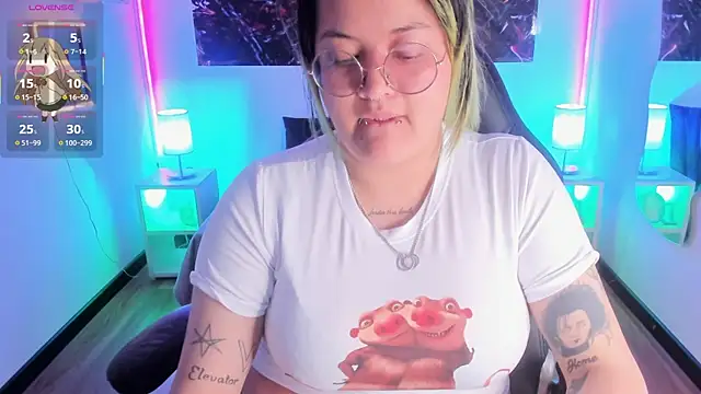 Snapshot of lucky-leah chatting on December 18, 2025, 3:22 am lucky-leah online show from December 18, 2025, 3:22 am