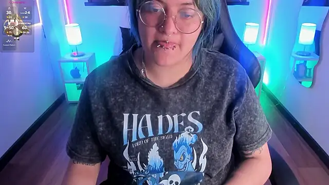 Snapshot of lucky-leah chatting on February 21, 2026, 4:36 am lucky-leah online show from February 21, 2026, 4:36 am