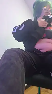 Snapshot of lucky-leah chatting on February 27, 2026, 3:29 am lucky-leah online show from February 27, 2026, 3:29 am