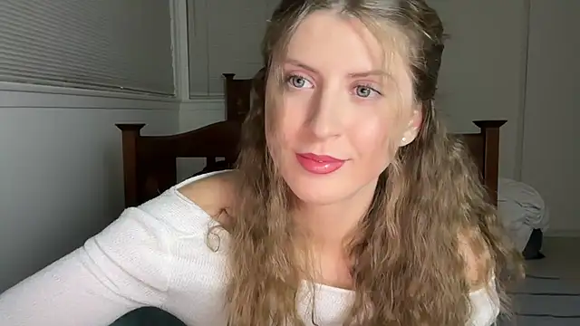 YUMIandbigWOLF online show from November 17, 2025, 11:53 pm