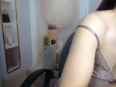 Snapshot of Love_bug15 chatting on September 14, 2025, 7:42 am Love bug15 online show from September 14, 2025, 7:42 am