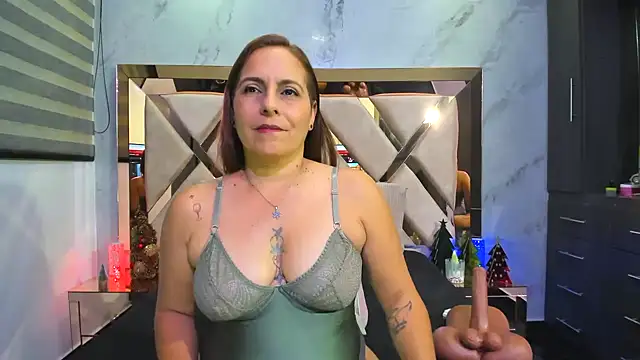 Snapshot of Susy_wisee chatting on December 2, 2025, 3:41 am Susy wisee online show from December 2, 2025, 3:41 am