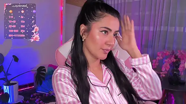 Snapshot of Violetta_kim1 chatting on May 2, 2026, 9:09 pm Violetta kim1 online show from May 2, 2026, 9:09 pm