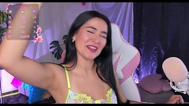 Snapshot of Violetta_kim1 chatting on May 17, 2026, 8:31 pm Violetta kim1 online show from May 17, 2026, 8:31 pm
