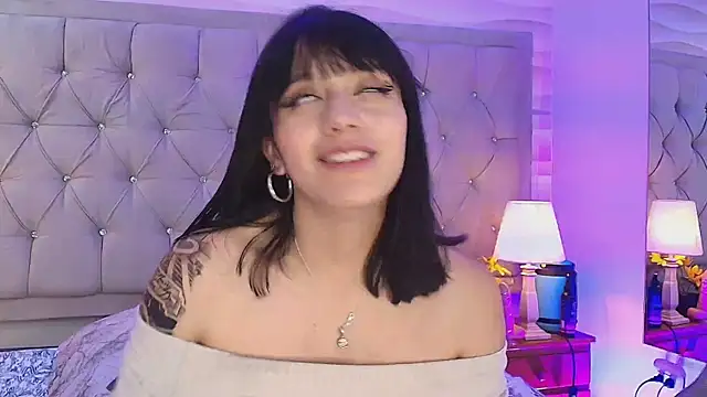 Snapshot of AlissonLopez_ chatting on February 18, 2025, 10:27 am AlissonLopez  online show from February 18, 2025, 10:27 am