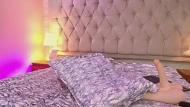 Snapshot of AlissonLopez_ chatting on February 3, 2025, 4:14 am AlissonLopez  online show from February 3, 2025, 4:14 am