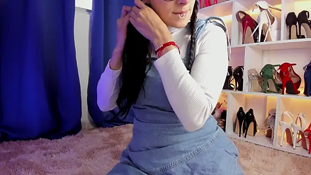 kariina  22 online show from July 13, 2026, 10:42 pm