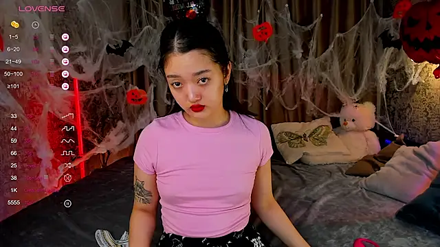 FreyaRaya online show from October 25, 2025, 2:33 am