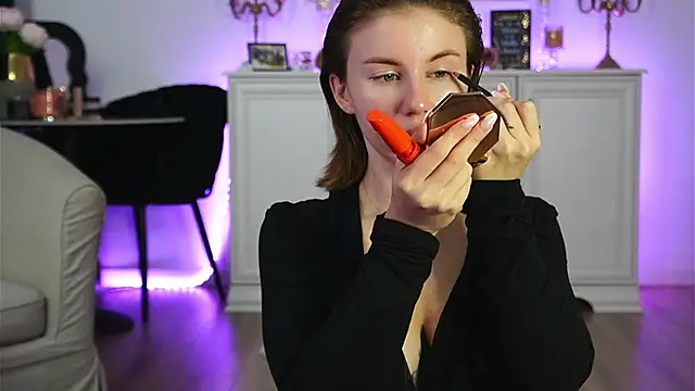 Snapshot of ivyleague_ chatting on November 1, 2025, 3:35 am ivyleague  online show from November 1, 2025, 3:35 am