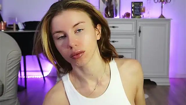 Snapshot of ivyleague_ chatting on October 28, 2025, 5:18 am ivyleague  online show from October 28, 2025, 5:18 am