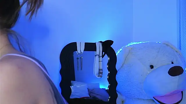 ivyleague  online show from March 14, 2026, 6:14 pm