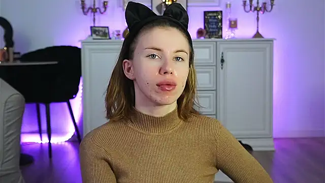 Snapshot of ivyleague_ chatting on November 3, 2025, 3:34 am ivyleague  online show from November 3, 2025, 3:34 am