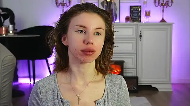 Snapshot of ivyleague_ chatting on November 4, 2025, 4:05 am ivyleague  online show from November 4, 2025, 4:05 am