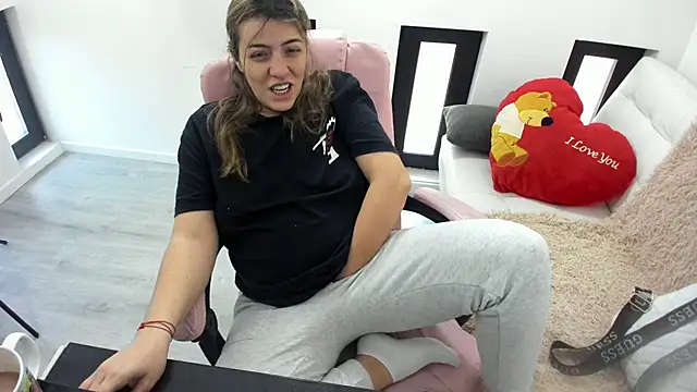 Dyana Kaylinn online show from April 10, 2026, 4:30 am