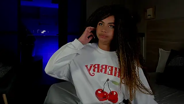 nayah   online show from November 5, 2025, 7:50 pm