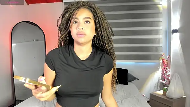 nayah   online show from November 18, 2025, 7:50 pm