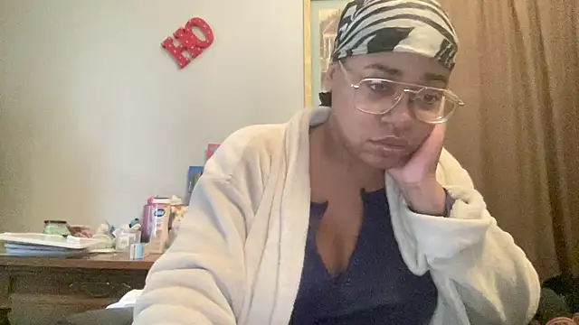 MommyConfident online show from December 3, 2025, 3:11 pm