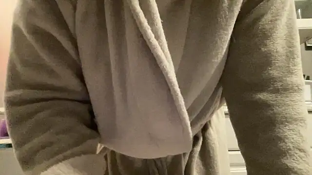 MommyConfident online show from December 13, 2025, 9:21 pm