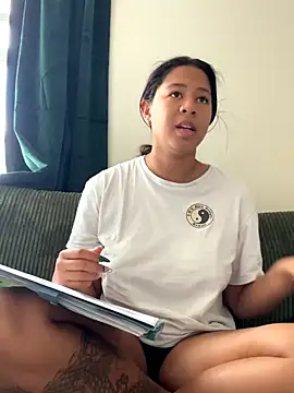 VanessaBling online show from November 28, 2025, 4:18 pm