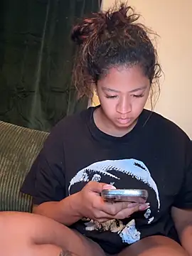 VanessaBling online show from November 18, 2025, 1:43 am