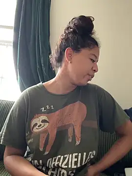 VanessaBling online show from November 19, 2025, 4:07 pm