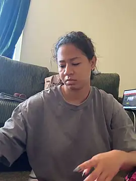 VanessaBling online show from October 29, 2025, 1:43 pm