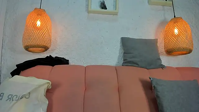 Snapshot of emiily_s chatting on December 15, 2025, 12:11 pm emiily s online show from December 15, 2025, 12:11 pm